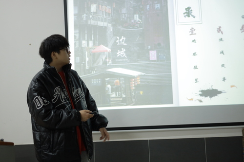 图4 学生汇报现肠1 图4 学生汇报现肠1