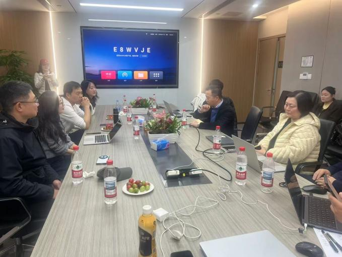 团队一行在中教领航公司的调研现场